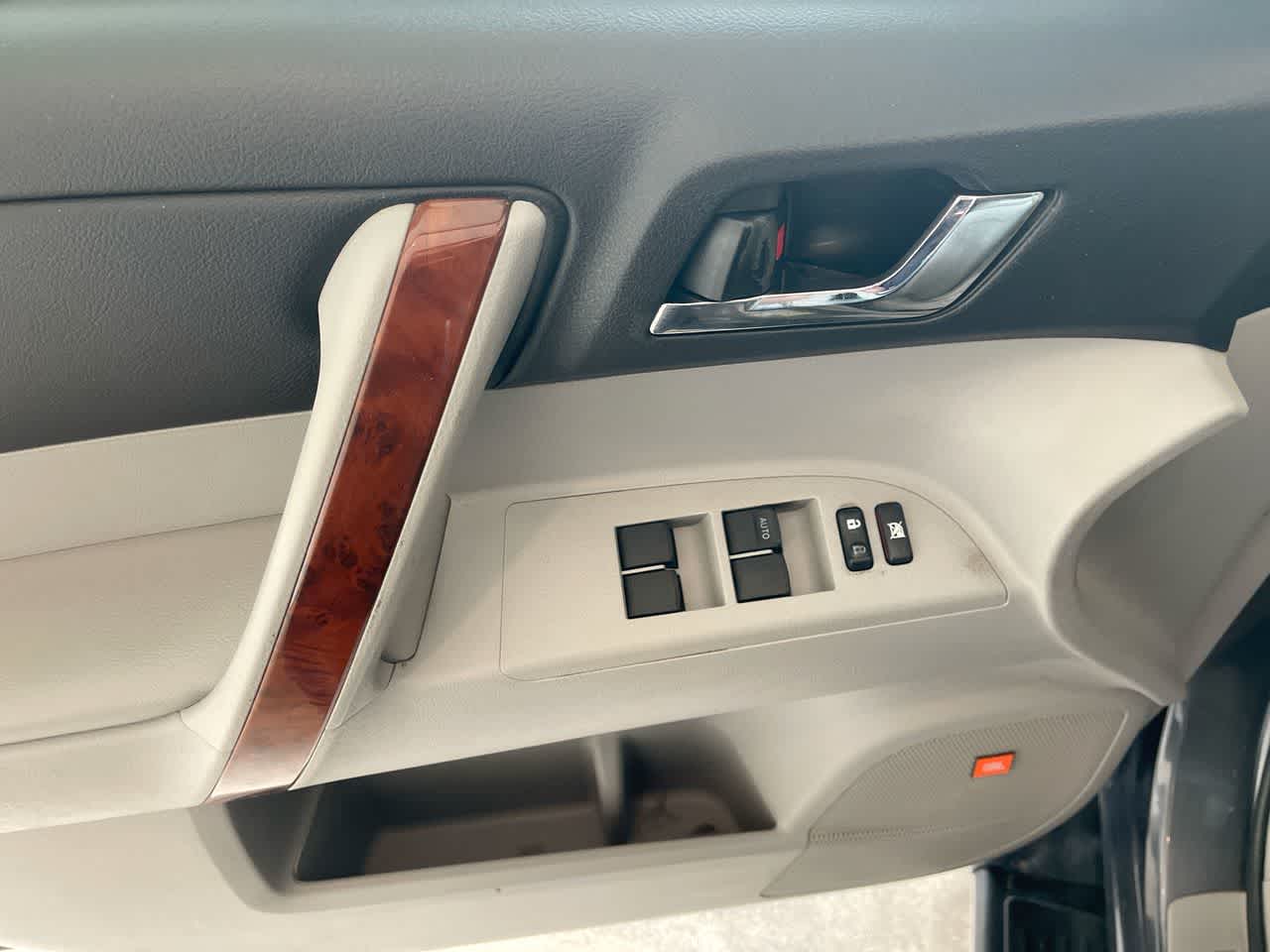 Thumbnail: 2011 Toyota Highlander - 13