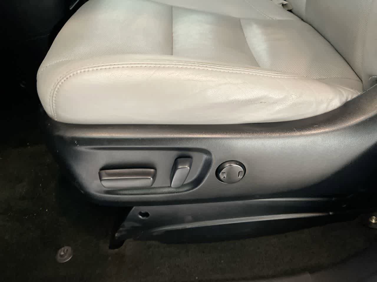 Thumbnail: 2017 Toyota Sienna - 12