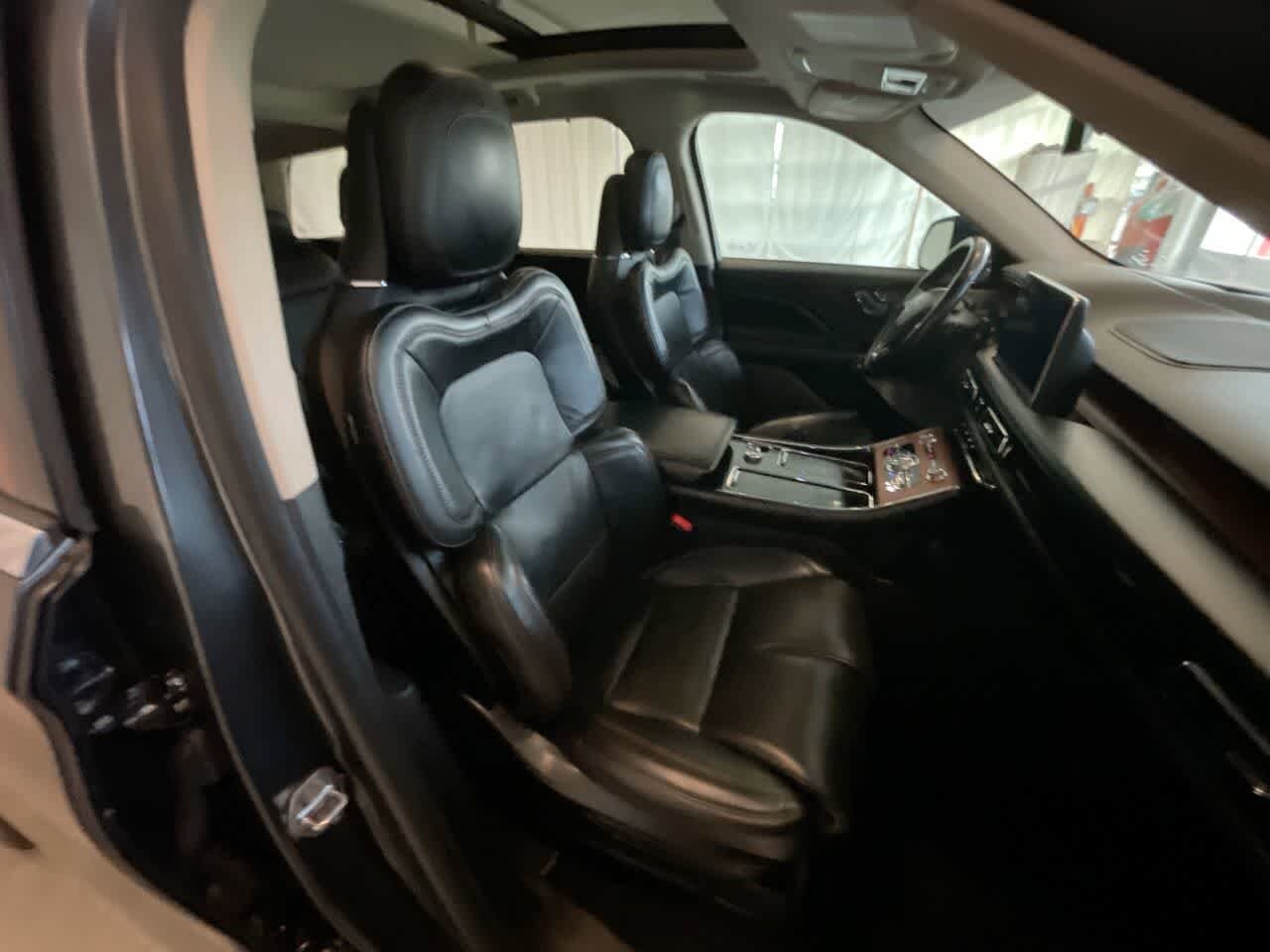 Thumbnail: 2020 Lincoln Aviator - 26