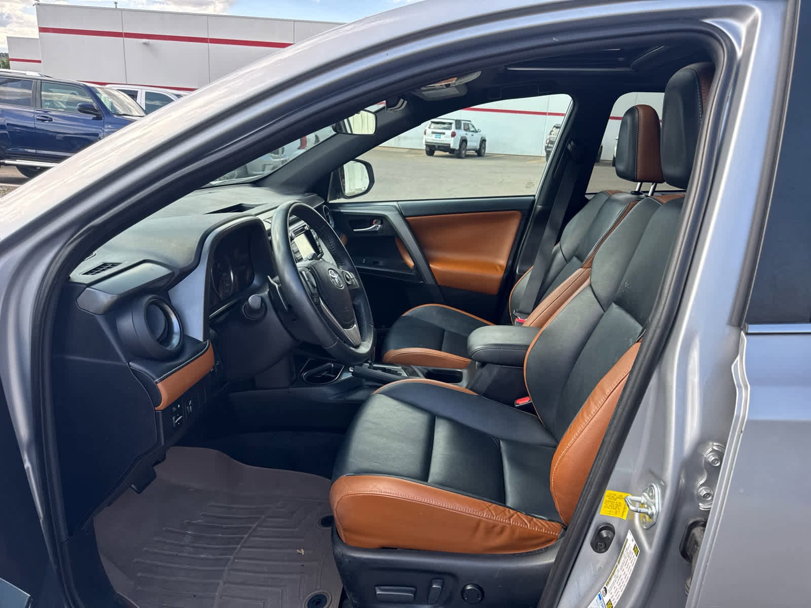 Thumbnail: 2016 Toyota RAV4 - 27