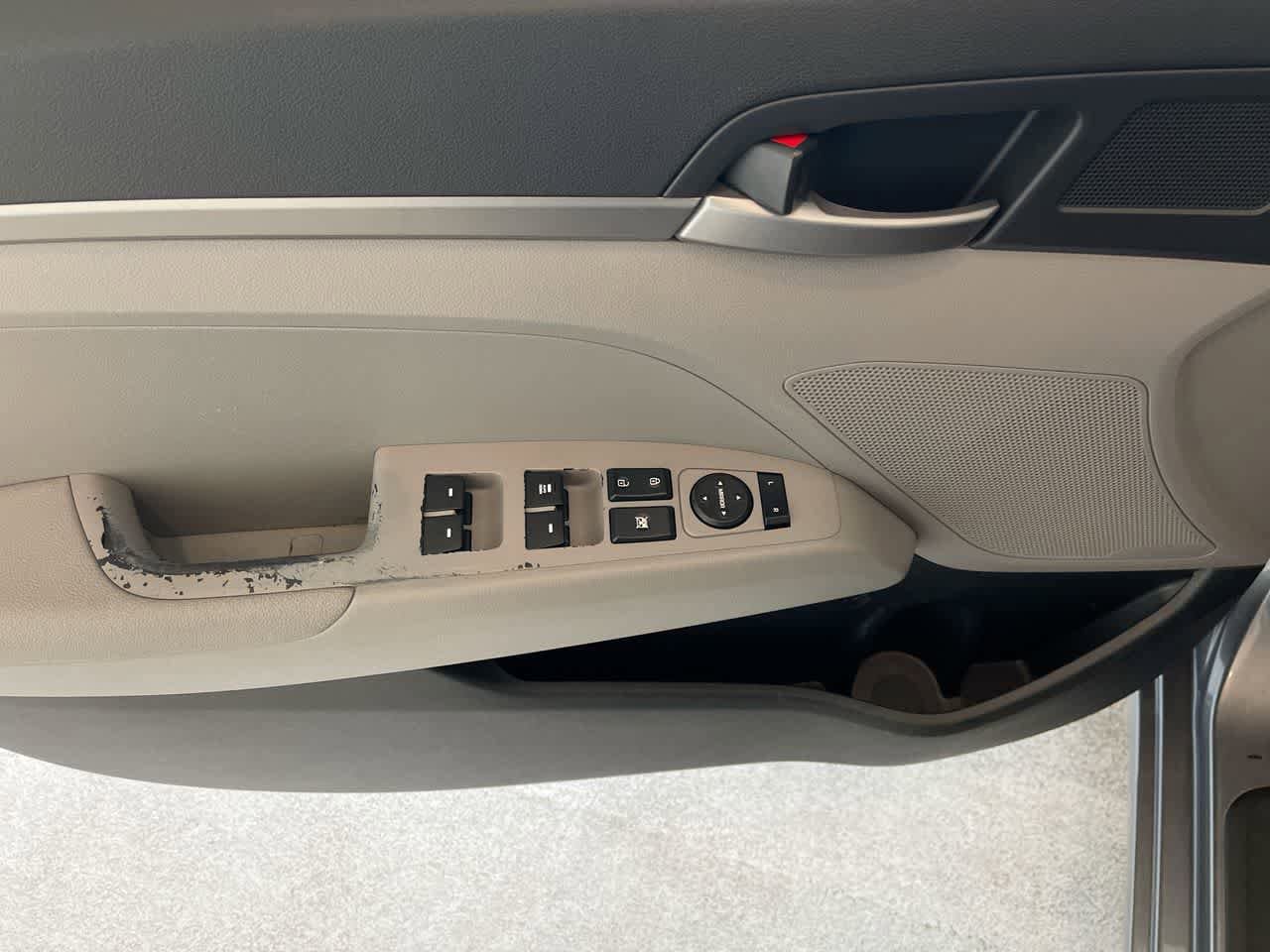 Thumbnail: 2018 Hyundai Elantra - 13