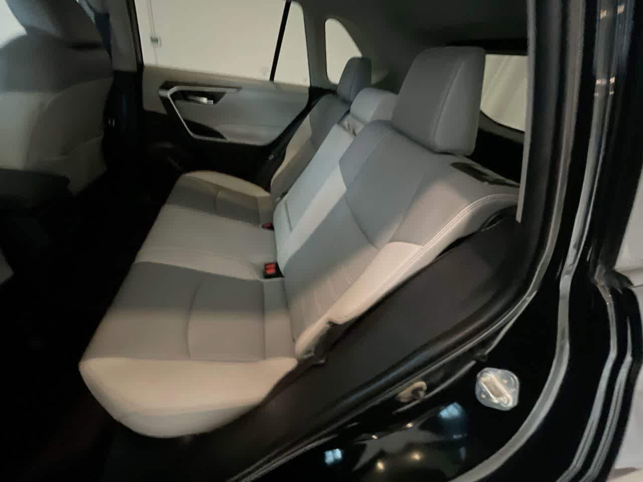 Thumbnail: 2021 Toyota RAV4 - 23