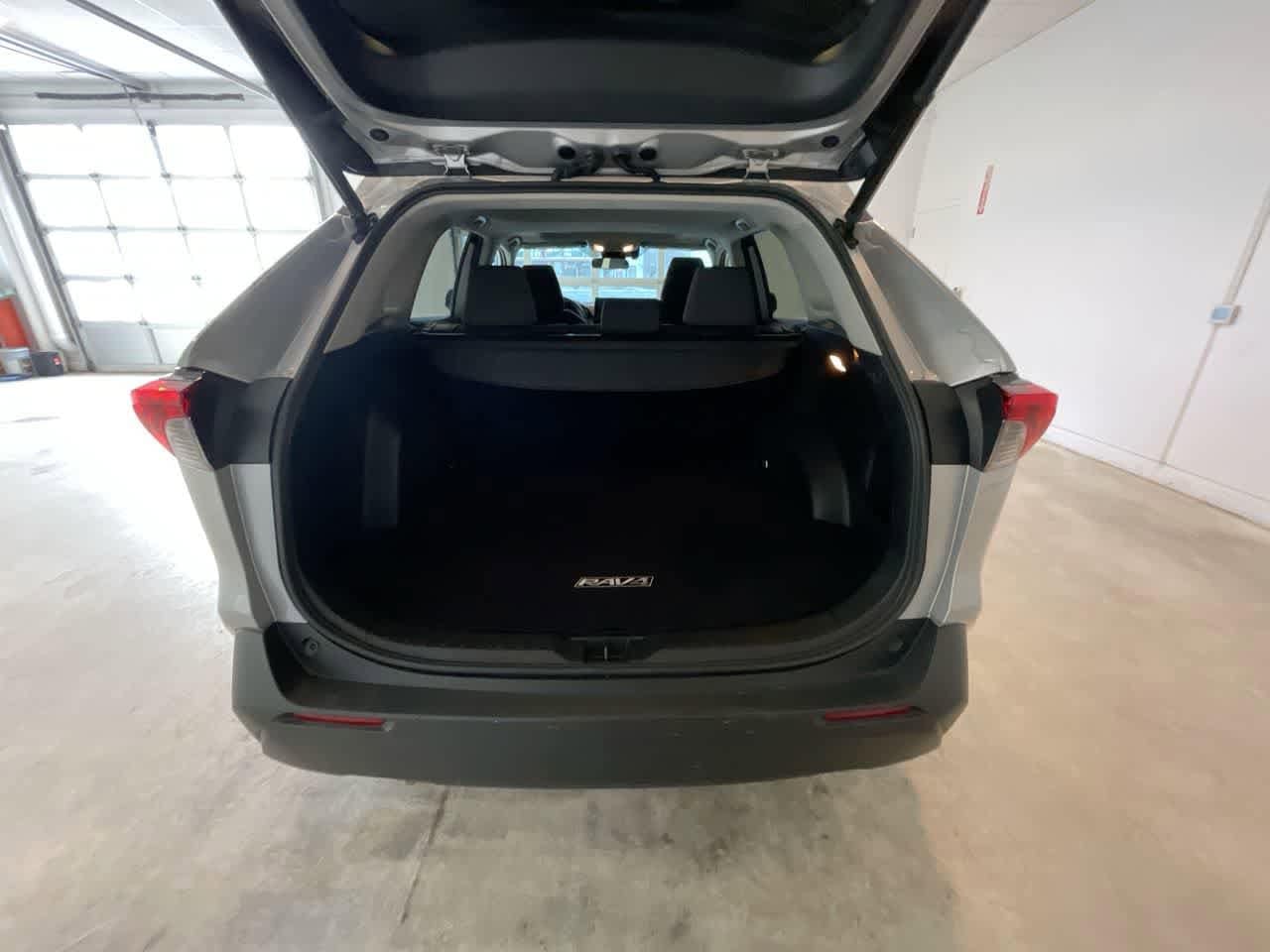 Thumbnail: 2020 Toyota RAV4 - 24