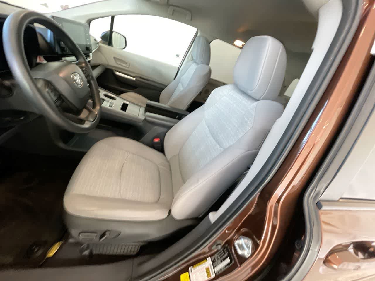 Thumbnail: 2023 Toyota Sienna - 11