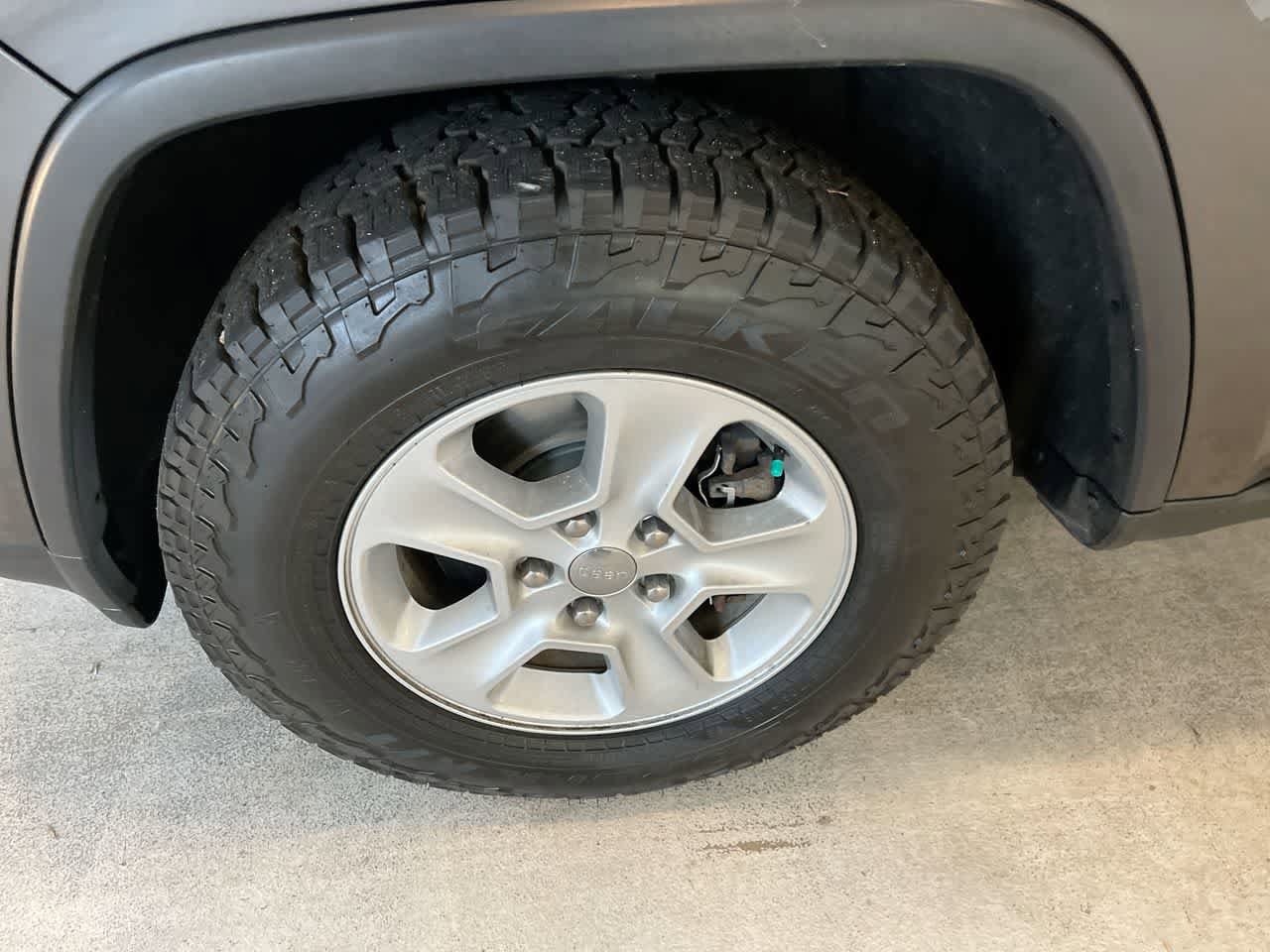 Thumbnail: 2017 Jeep Grand Cherokee - 10