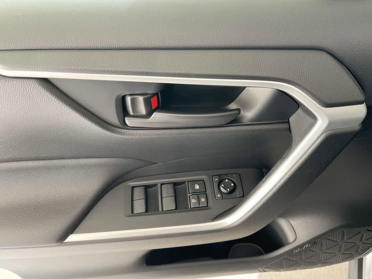 Thumbnail: 2022 Toyota RAV4 - 13