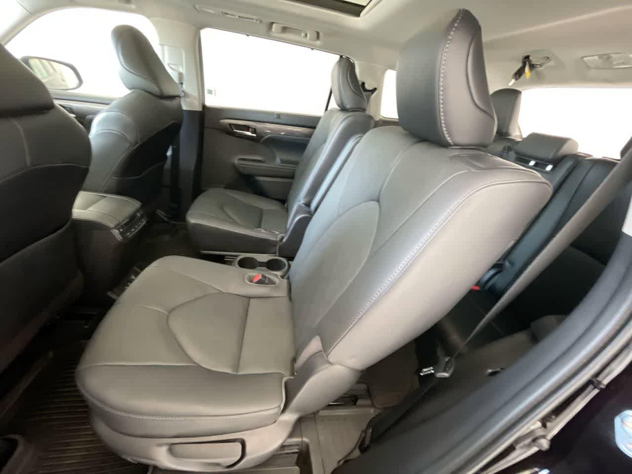 Thumbnail: 2021 Toyota Highlander - 23