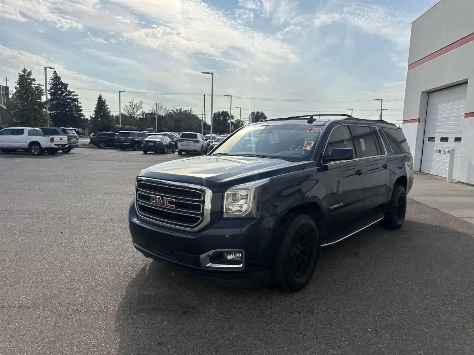 Thumbnail: 2019 GMC Yukon XL - 32