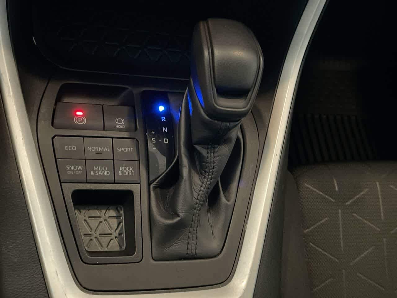 Thumbnail: 2022 Toyota RAV4 - 20