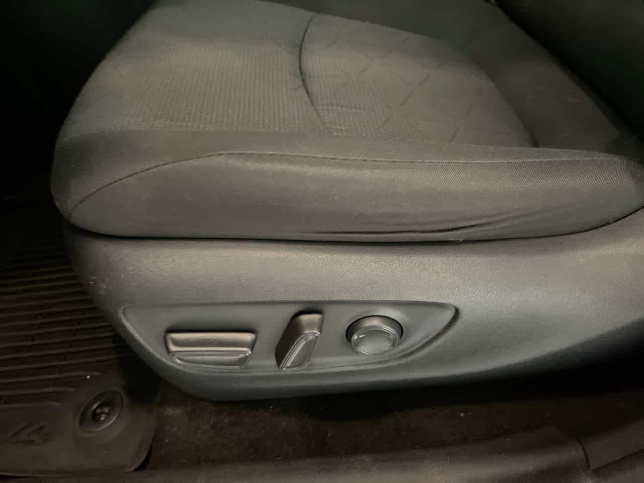 Thumbnail: 2022 Toyota RAV4 - 12