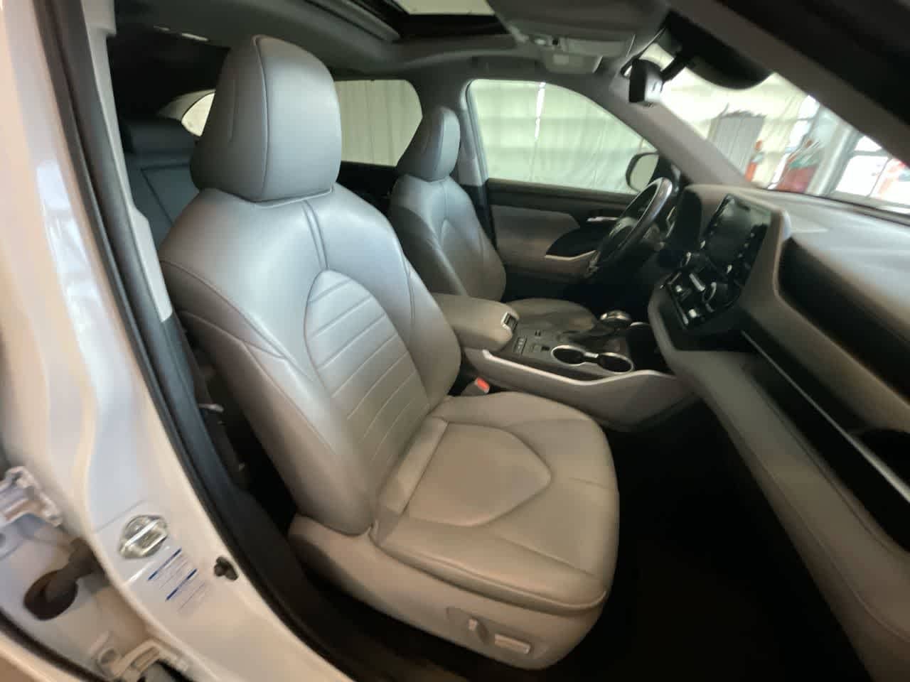 Thumbnail: 2020 Toyota Highlander - 26