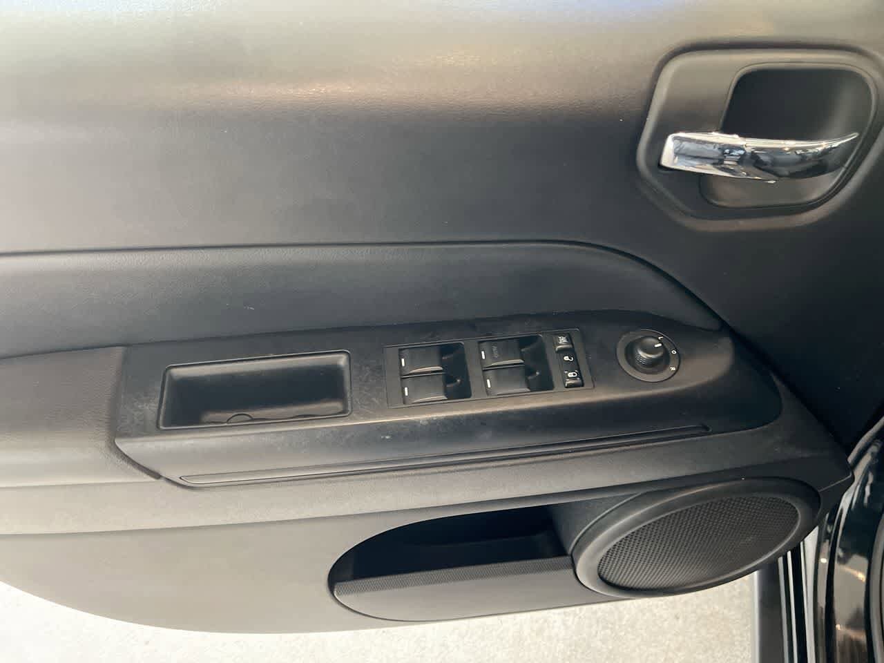 Thumbnail: 2015 Jeep Compass - 13