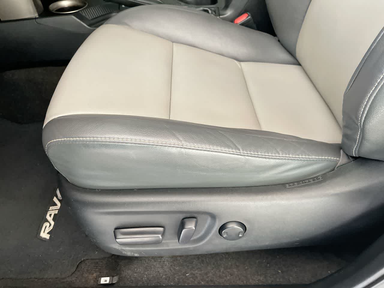 Thumbnail: 2015 Toyota RAV4 - 12