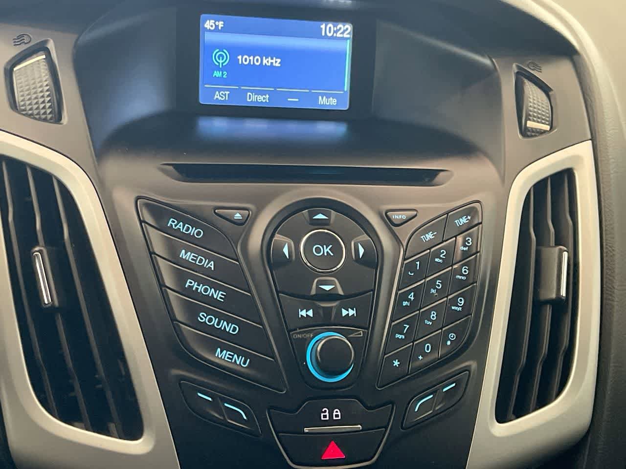 Thumbnail: 2014 Ford Focus - 16