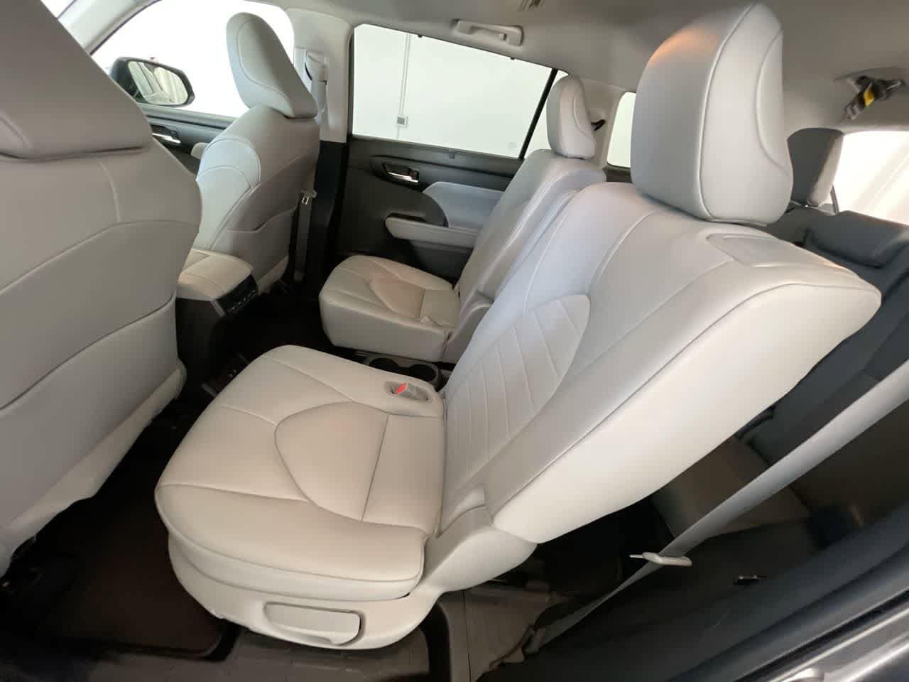 Thumbnail: 2020 Toyota Highlander - 23