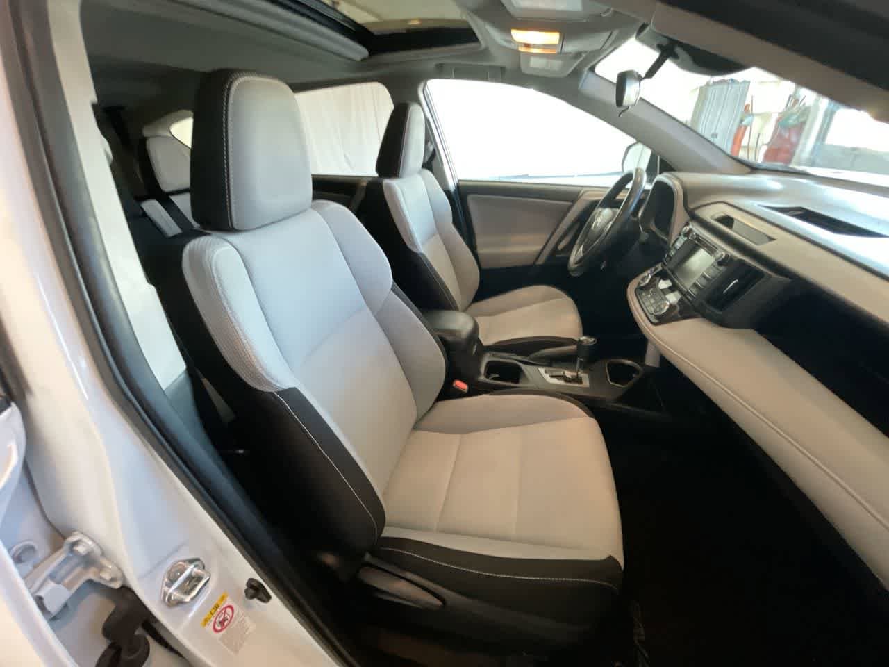 Thumbnail: 2018 Toyota RAV4 - 24