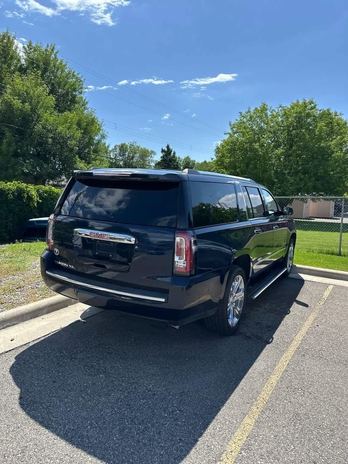 Thumbnail: 2017 GMC Yukon XL - 11