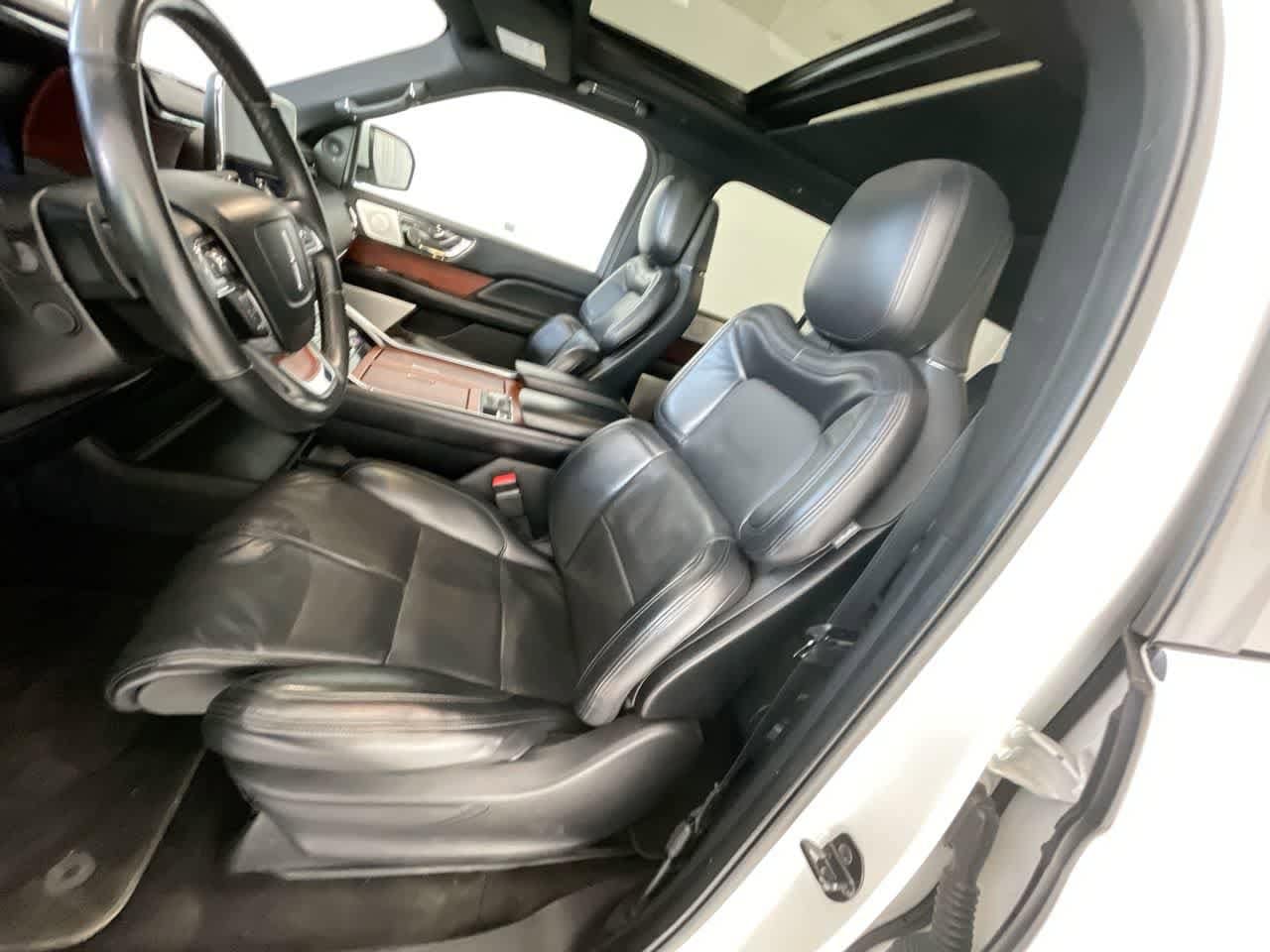 Thumbnail: 2020 Lincoln Navigator - 17
