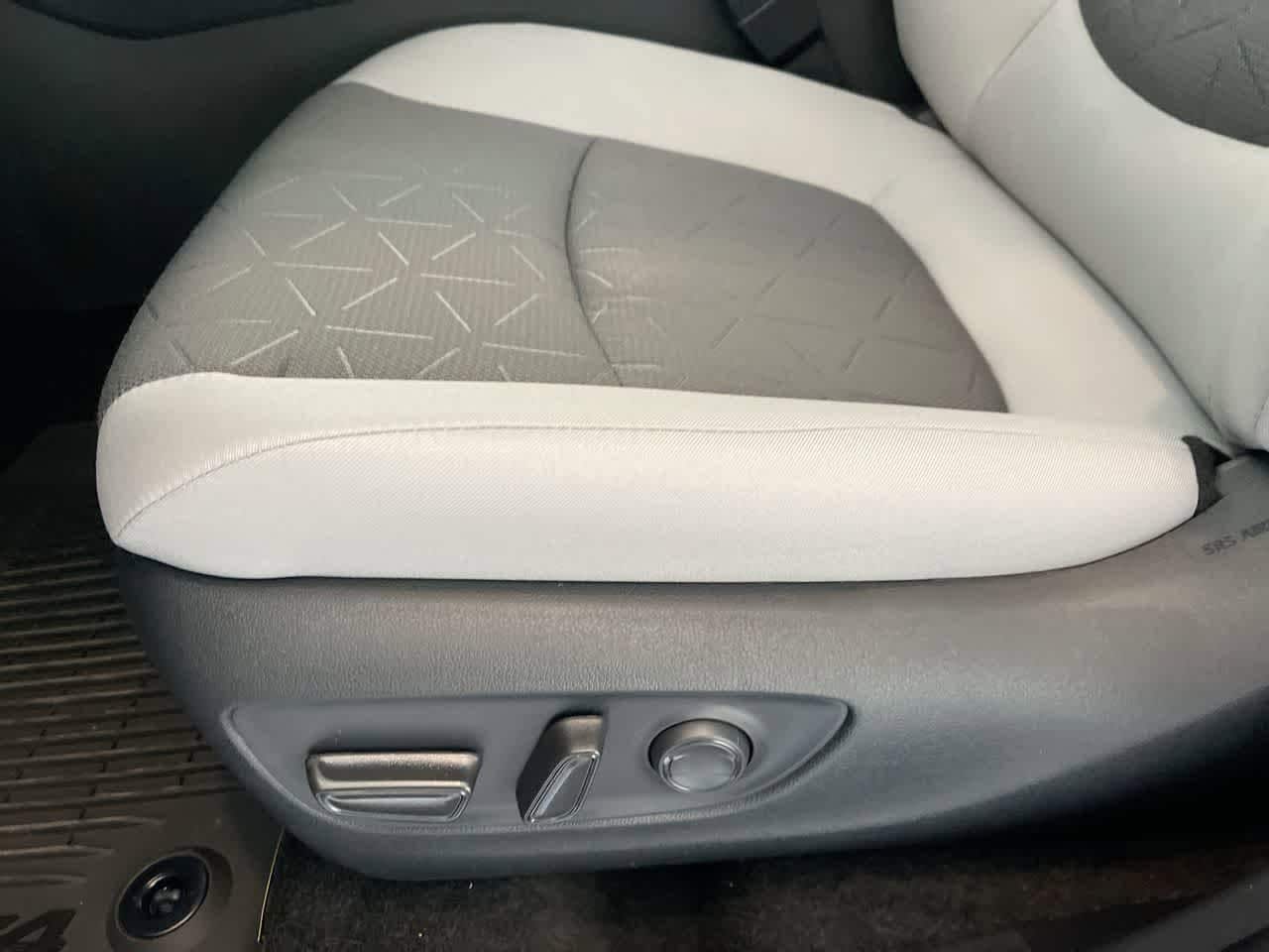 Thumbnail: 2025 Toyota RAV4 - 12