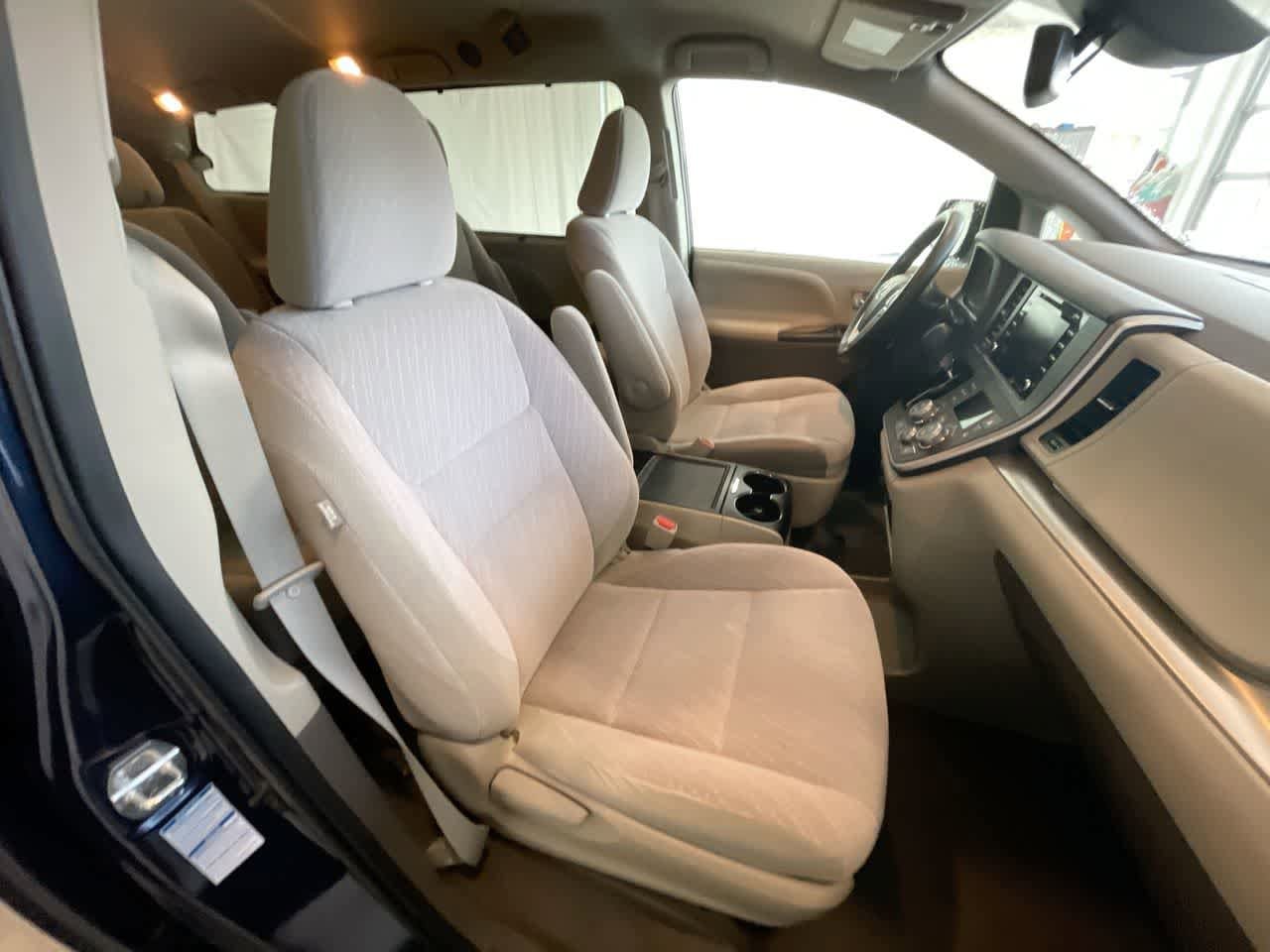 Thumbnail: 2020 Toyota Sienna - 25