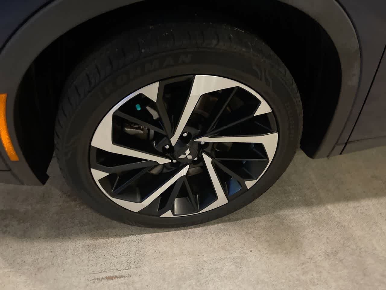 Thumbnail: 2023 Mitsubishi Outlander - 10