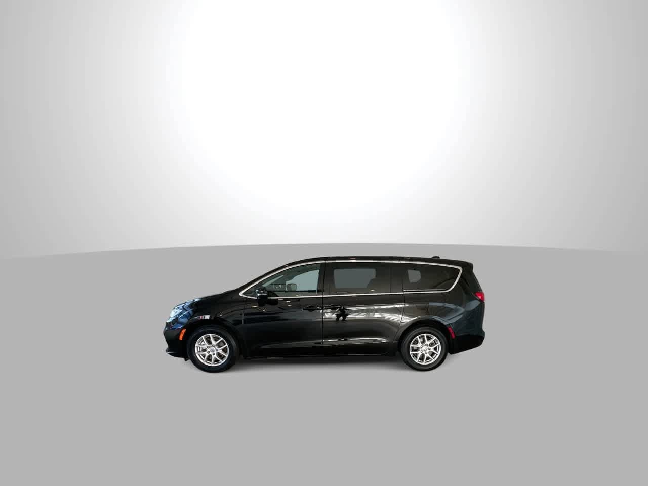 Thumbnail: 2025 Chrysler Pacifica - 5