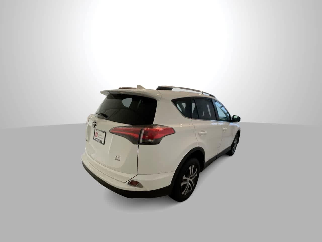 Thumbnail: 2018 Toyota RAV4 - 8