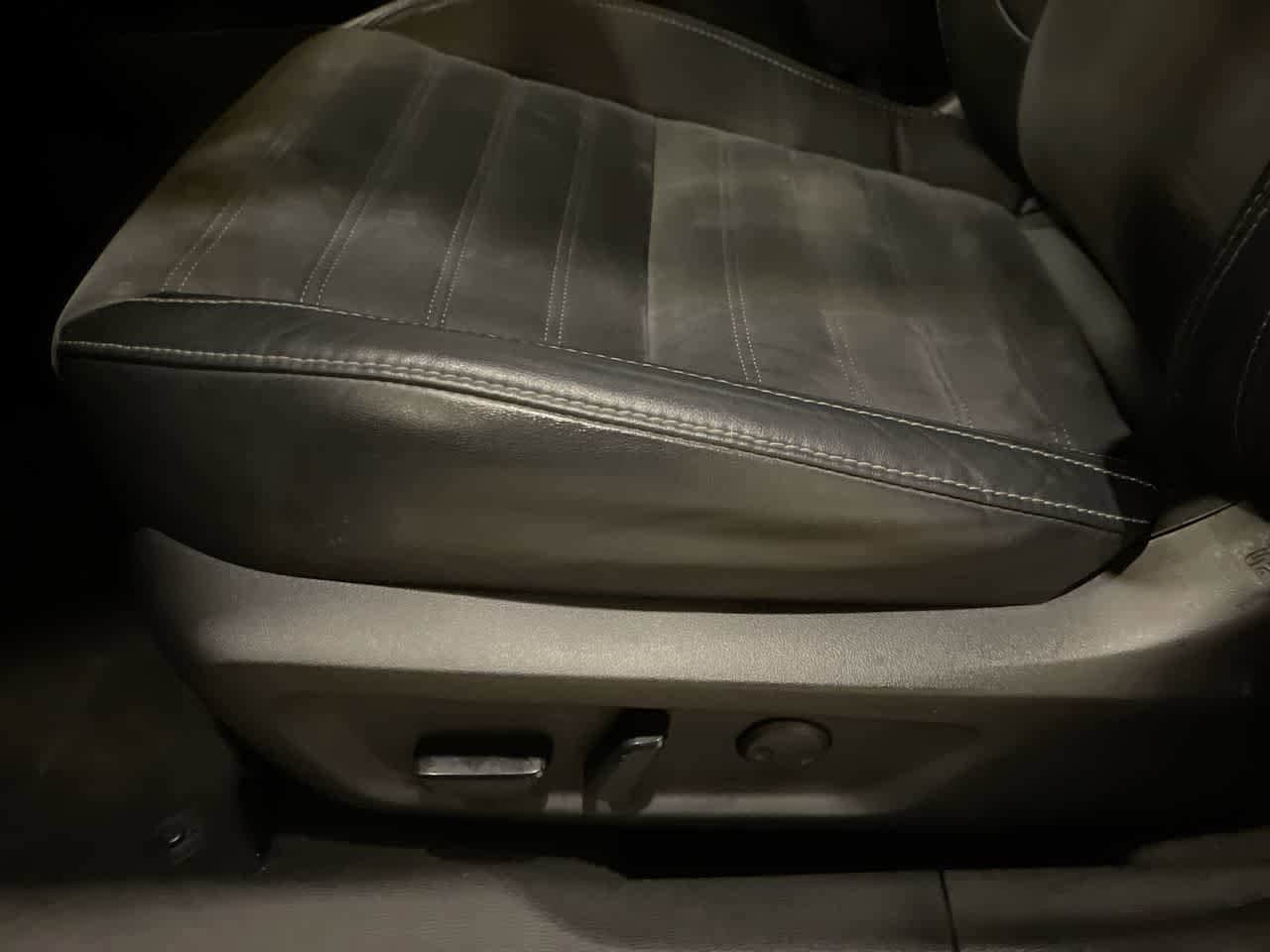 Thumbnail: 2023 Mitsubishi Outlander - 12