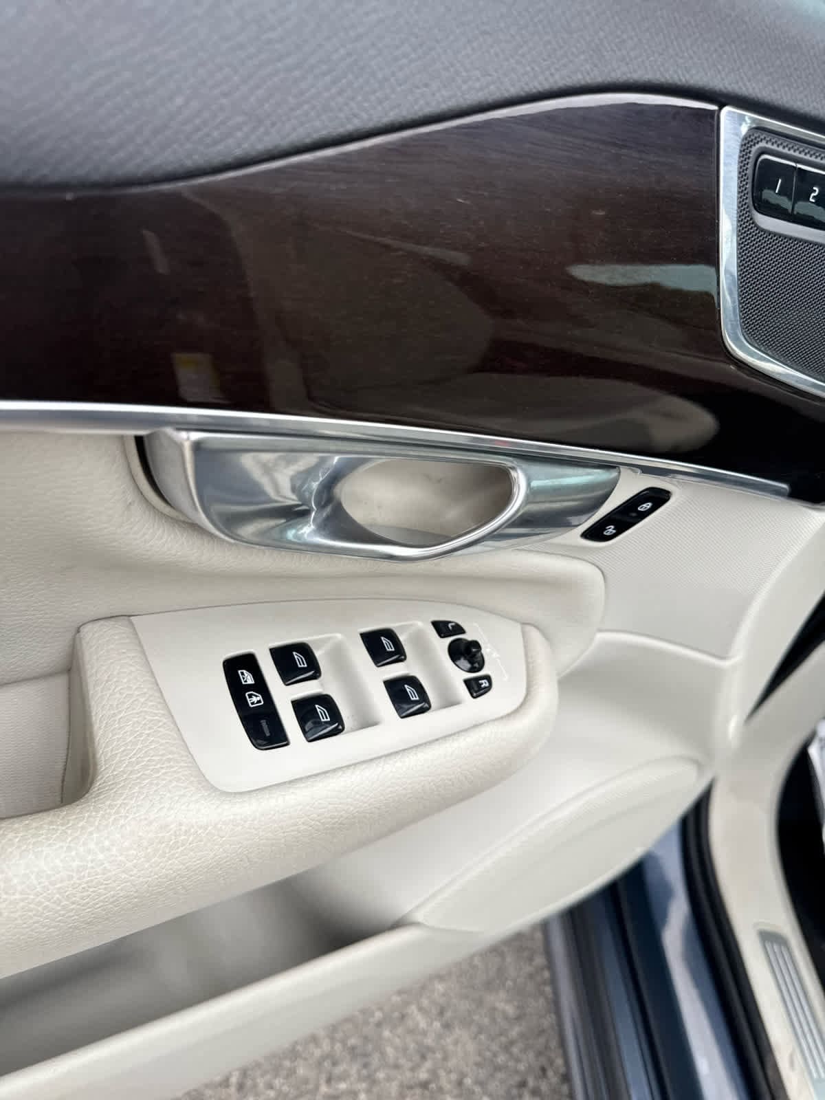 Thumbnail: 2019 Volvo XC90 - 32