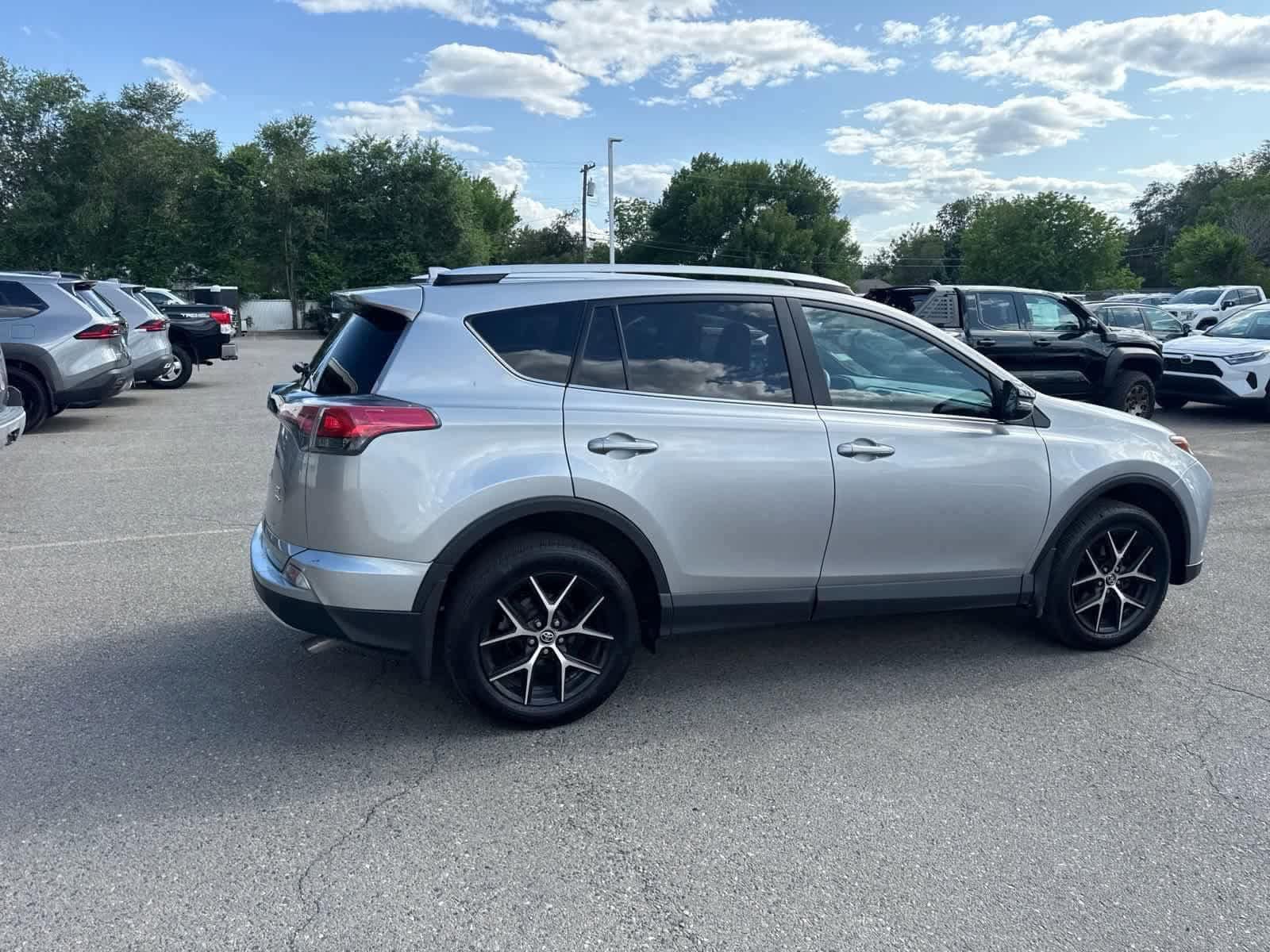 Thumbnail: 2016 Toyota RAV4 - 18