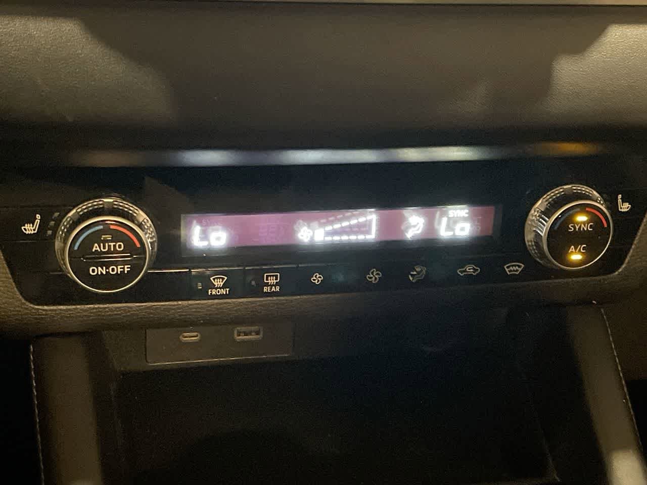 Thumbnail: 2023 Mitsubishi Outlander - 18