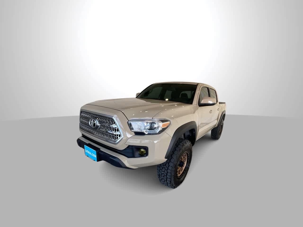 Thumbnail: 2017 Toyota Tacoma - 4
