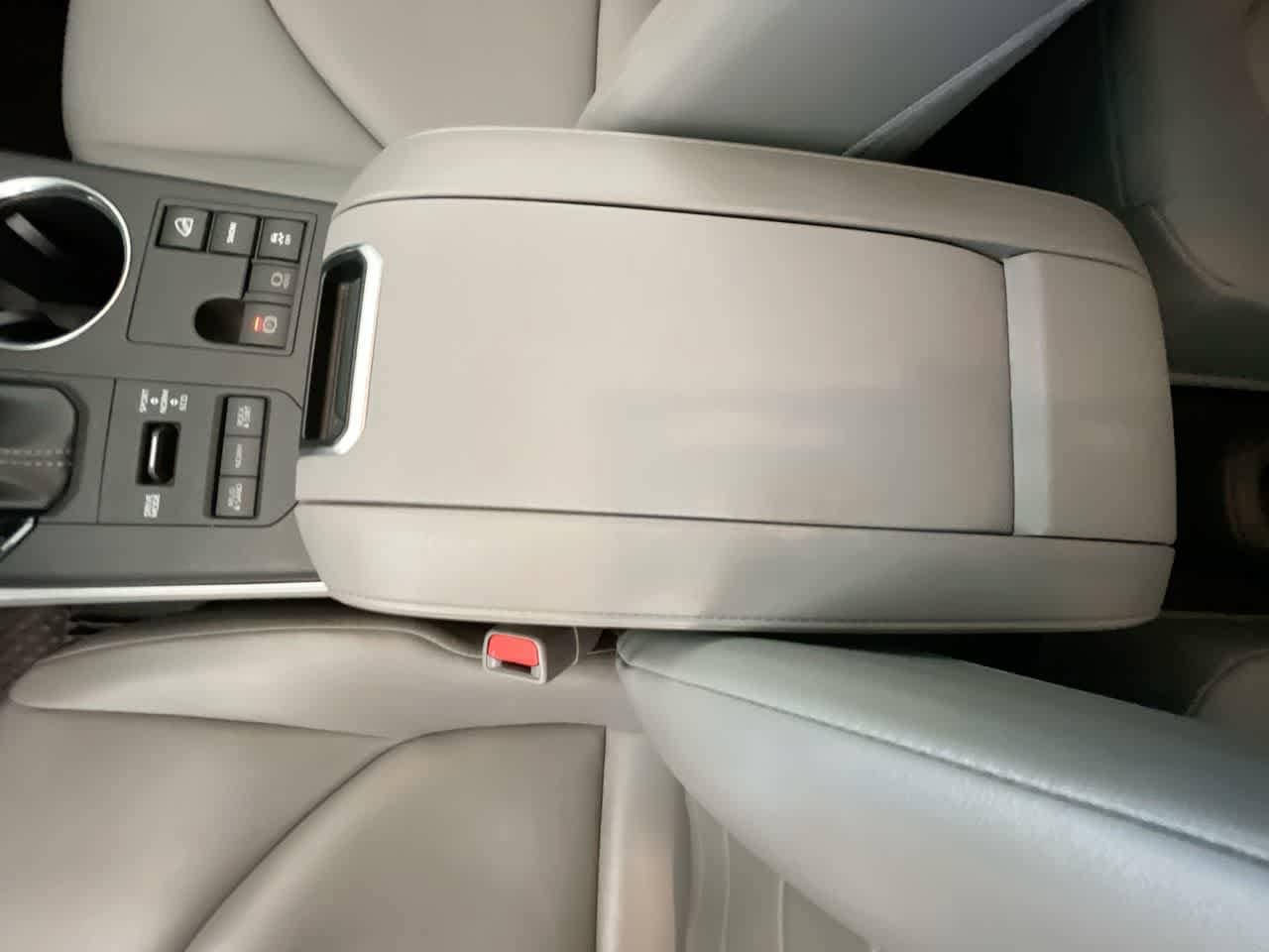 Thumbnail: 2023 Toyota Highlander - 21