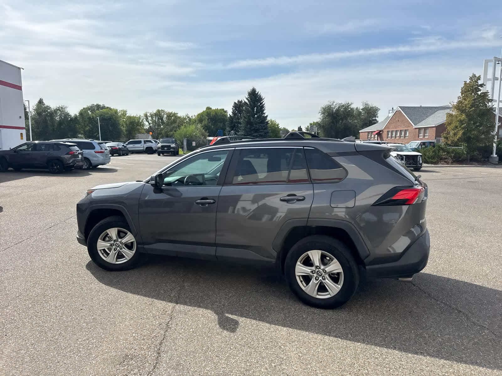 Thumbnail: 2021 Toyota RAV4 - 20
