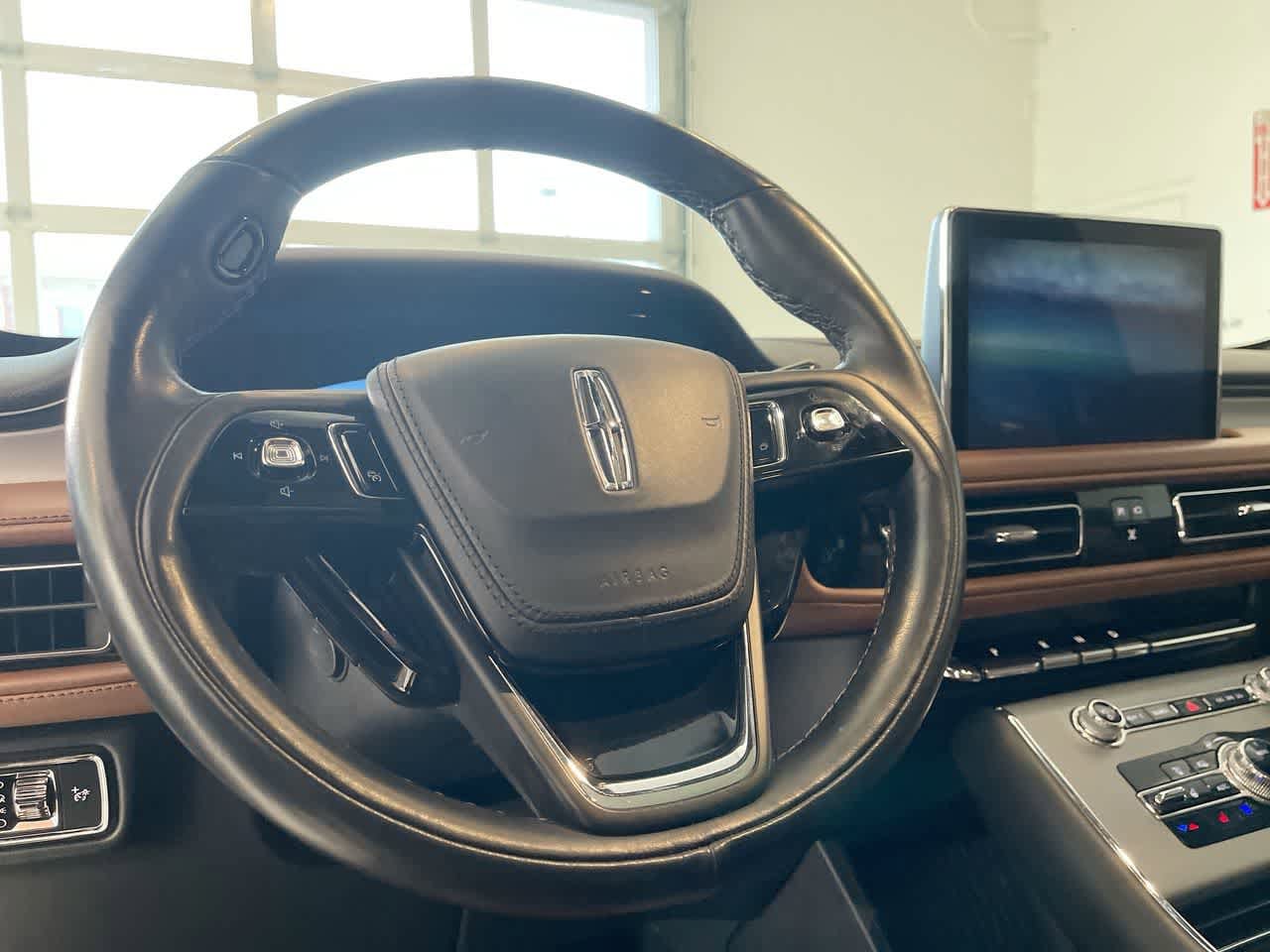 Thumbnail: 2023 Lincoln Aviator - 14