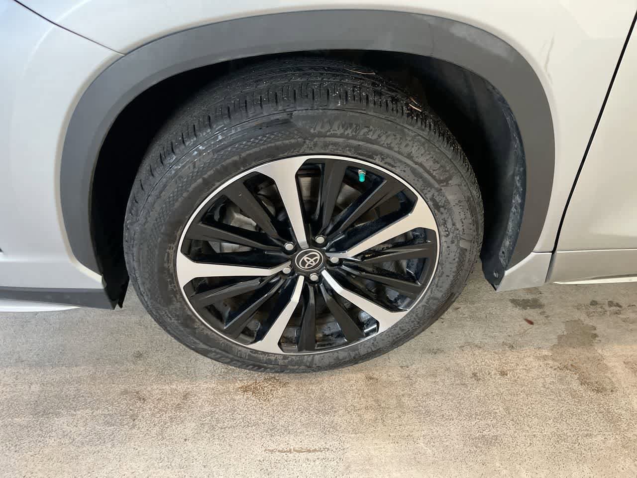 Thumbnail: 2022 Toyota Highlander - 10