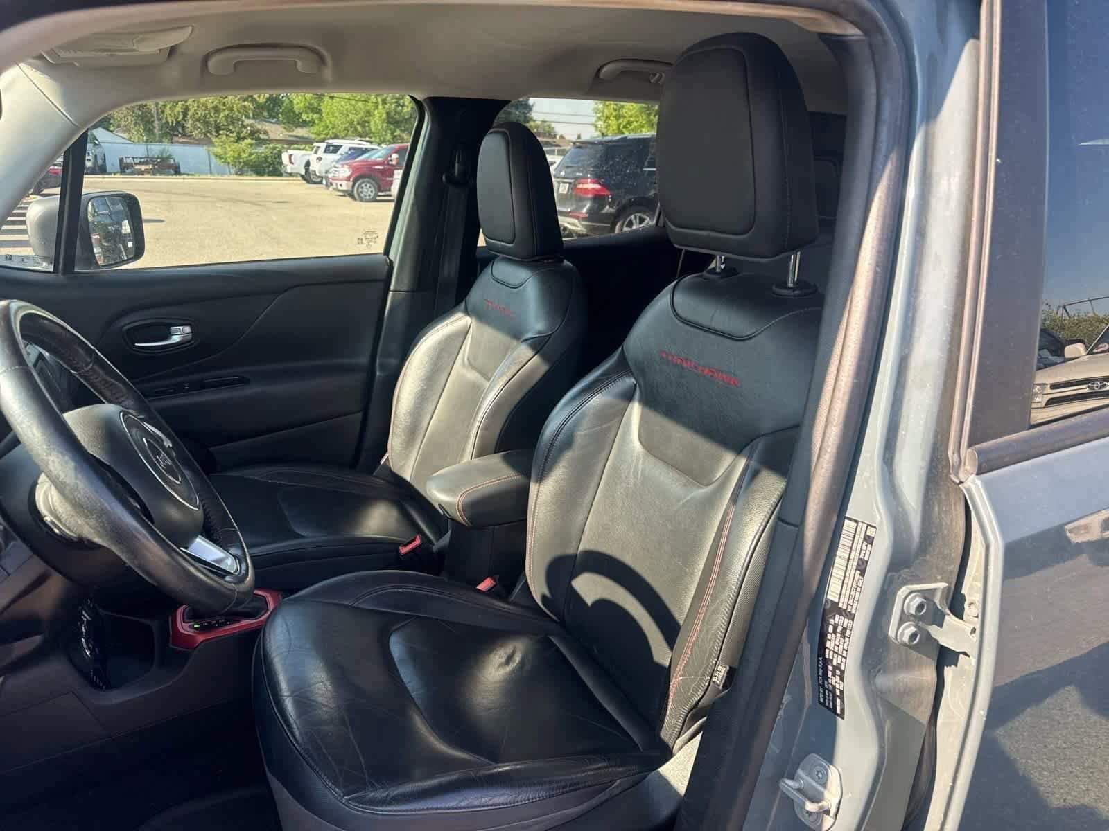 Thumbnail: 2015 Jeep Renegade - 32