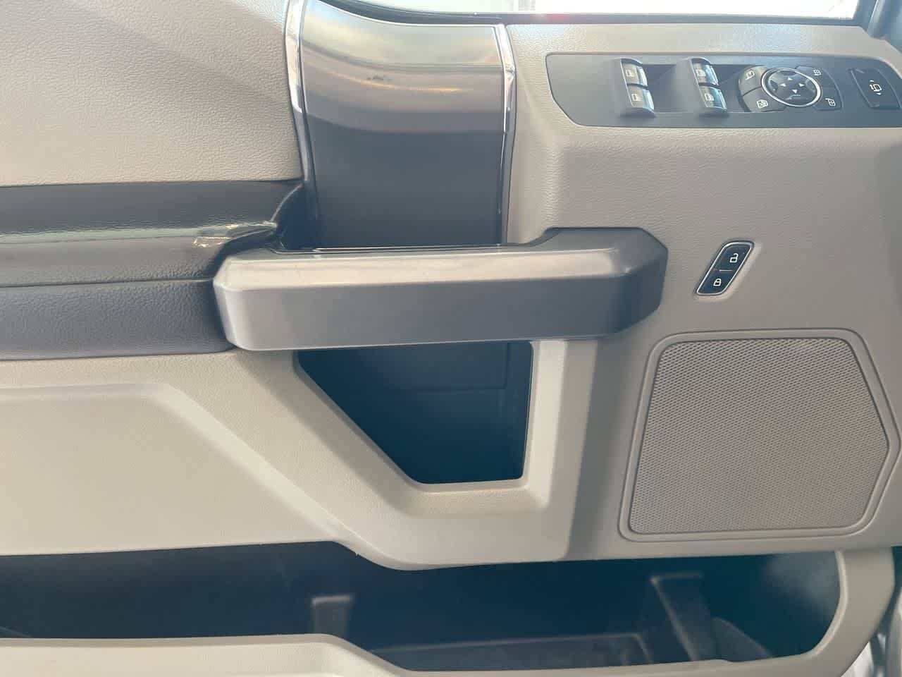 Thumbnail: 2018 Ford Econoline - 13