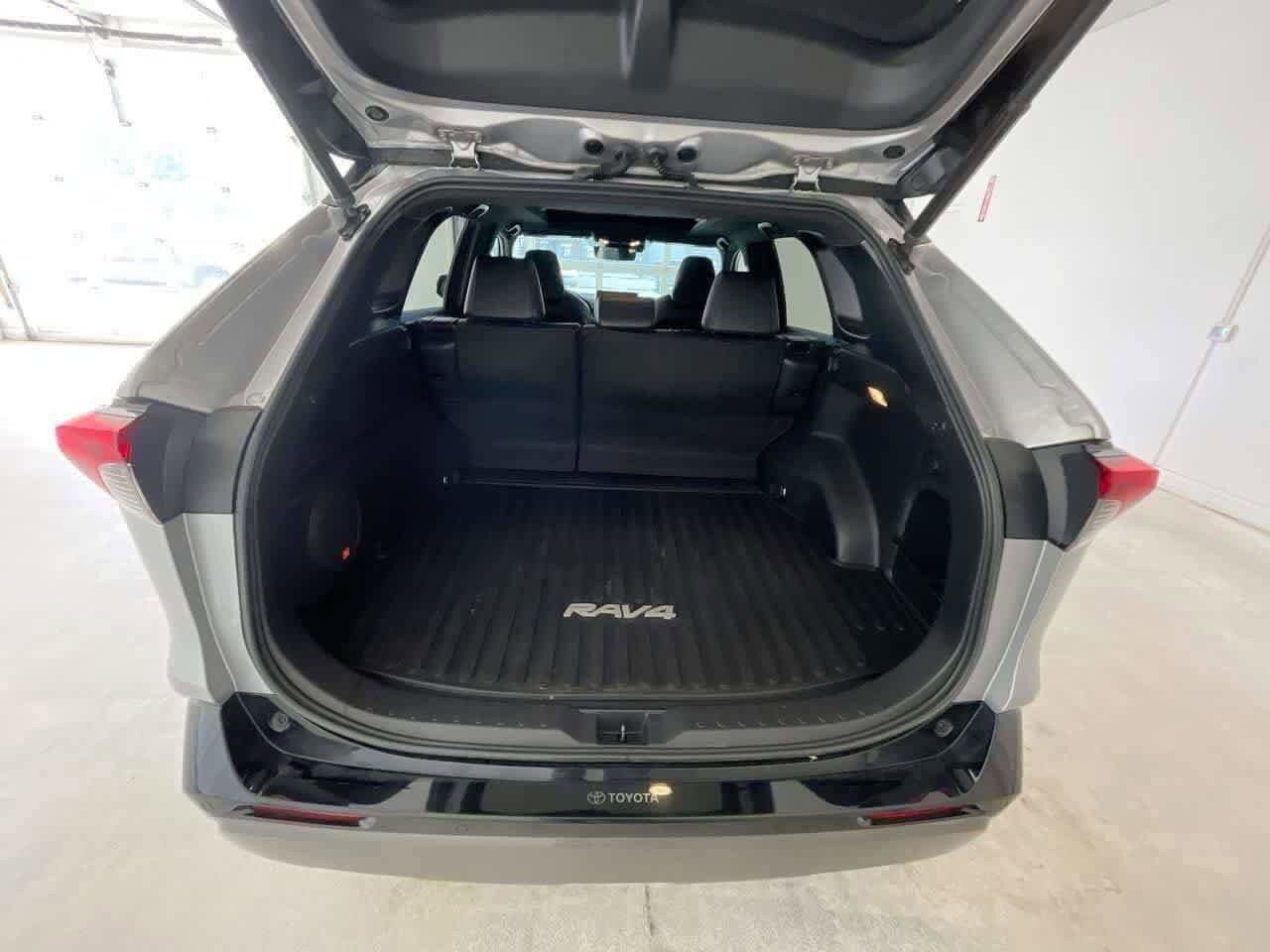 Thumbnail: 2021 Toyota RAV4 - 20