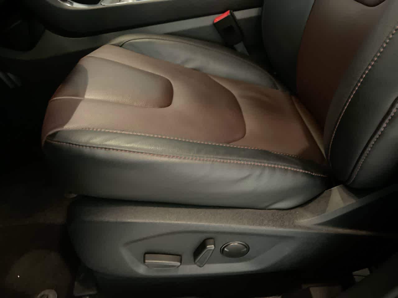 Thumbnail: 2022 Ford Edge - 12