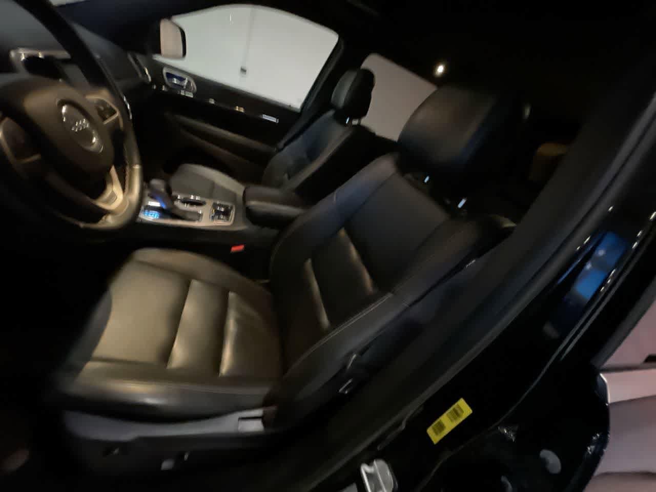 Thumbnail: 2017 Jeep Grand Cherokee - 11