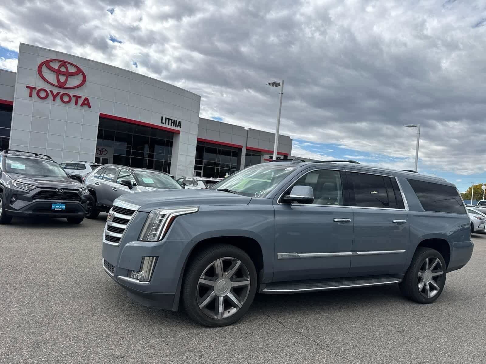 2016 Cadillac Escalade ESV Luxury photo 2