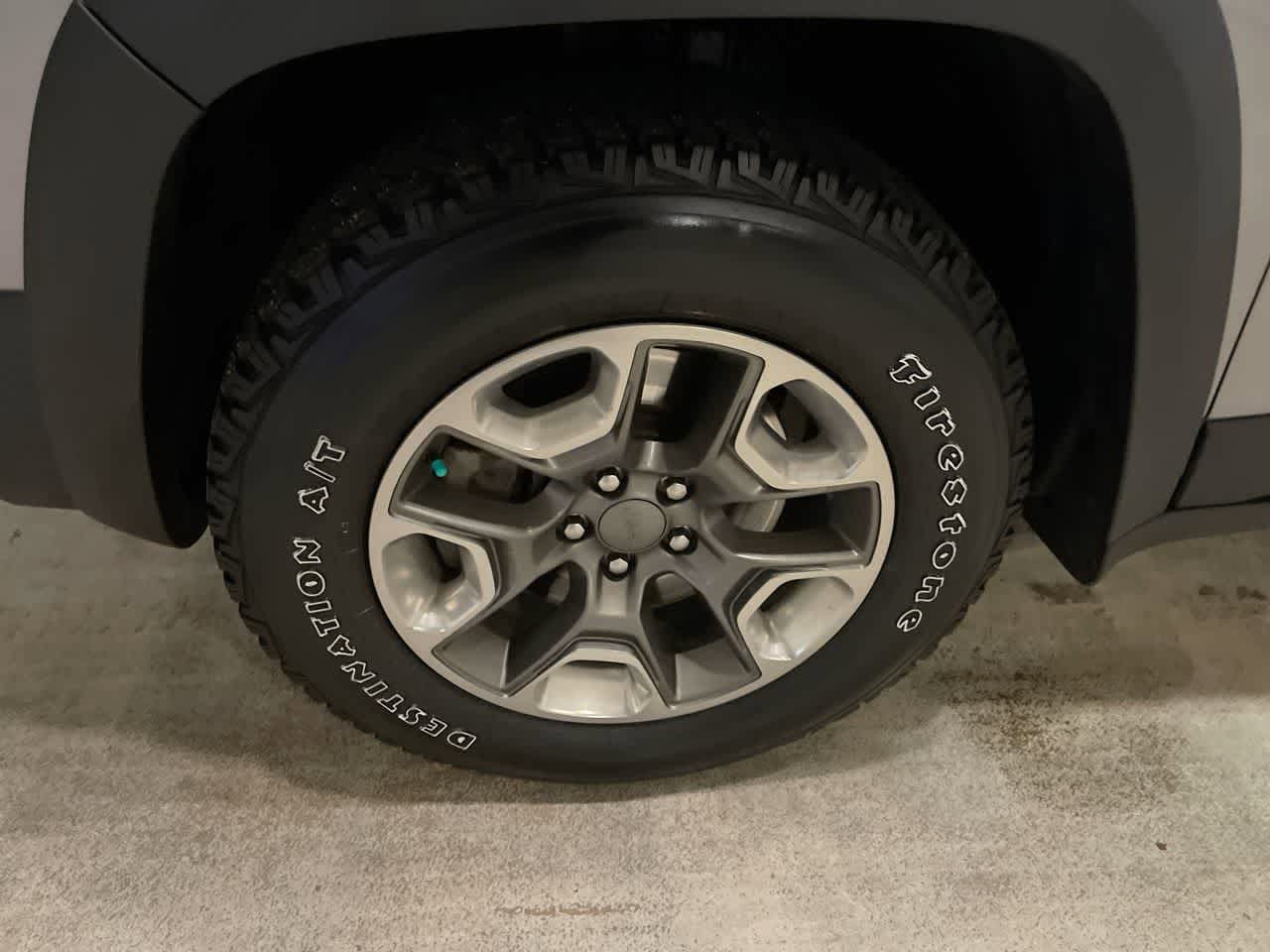 Thumbnail: 2019 Jeep Cherokee - 10