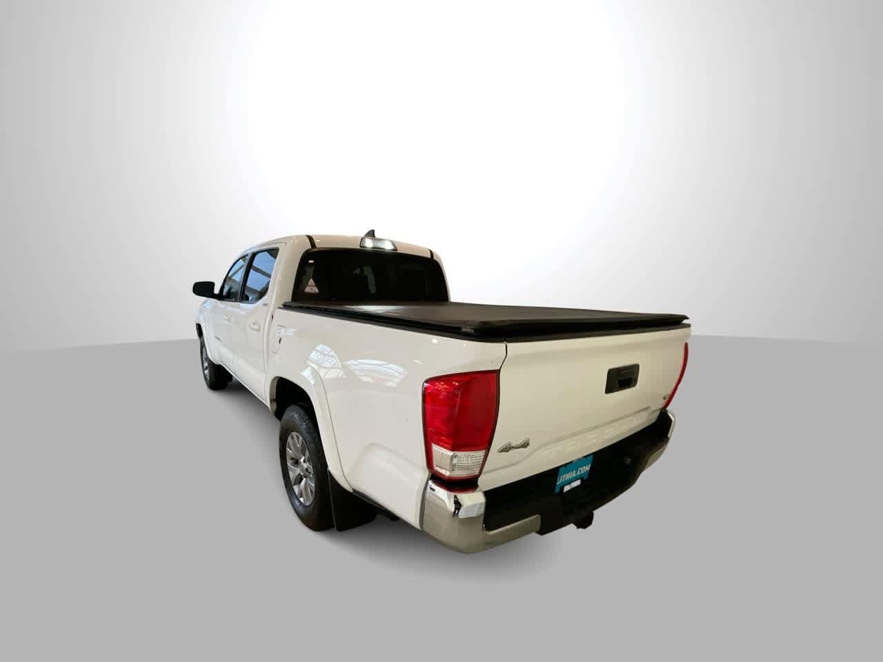 Thumbnail: 2016 Toyota Tacoma - 6