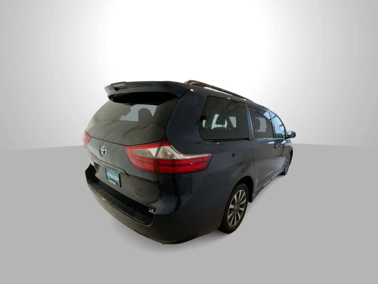 Thumbnail: 2020 Toyota Sienna - 8