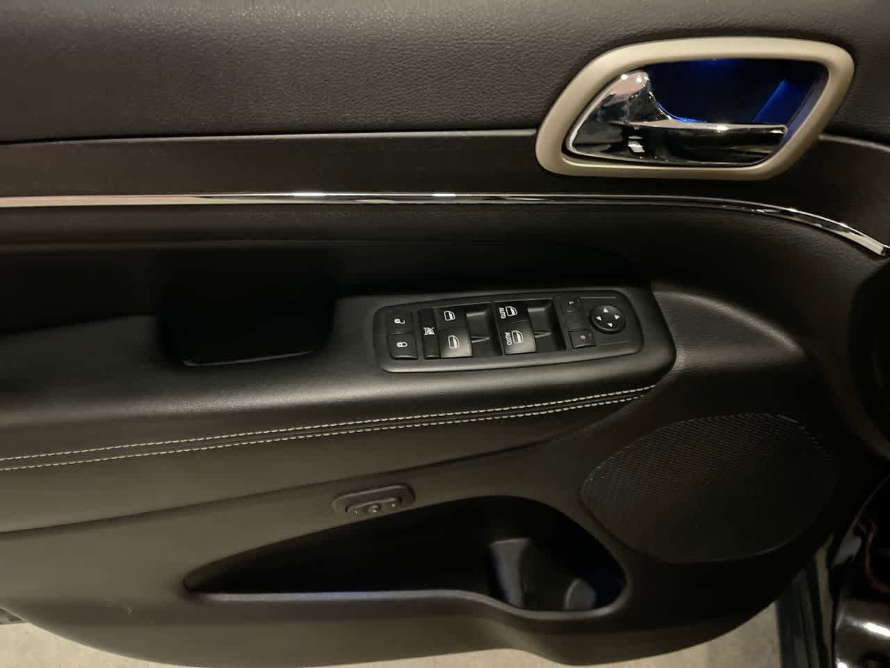 Thumbnail: 2017 Jeep Grand Cherokee - 13