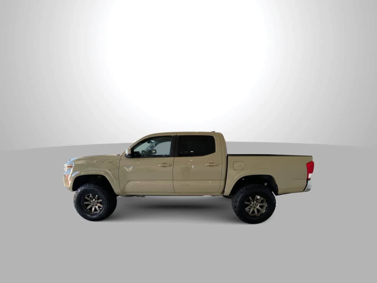 Thumbnail: 2016 Toyota Tacoma - 5