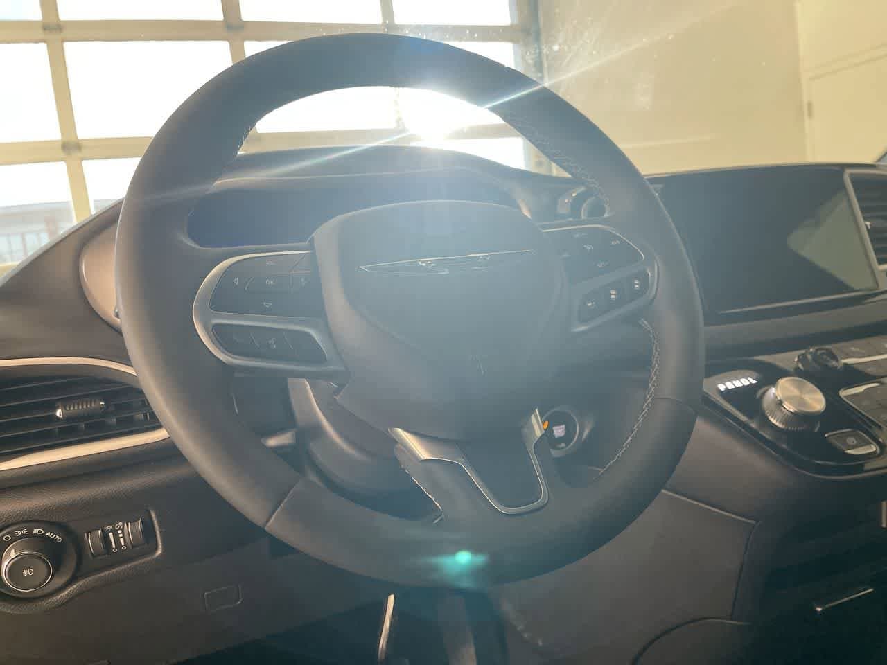 Thumbnail: 2025 Chrysler Pacifica - 14