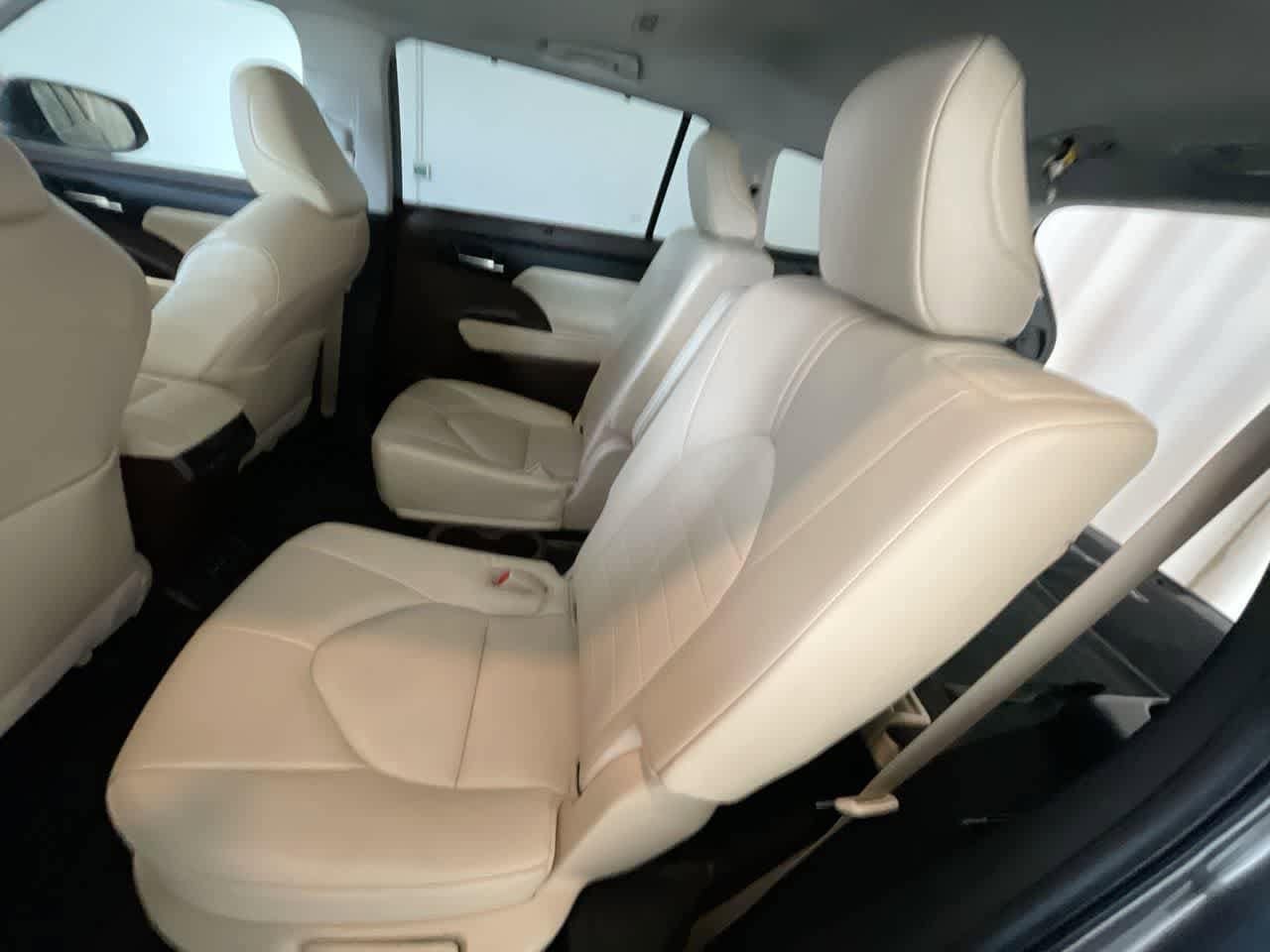 Thumbnail: 2022 Toyota Highlander - 23