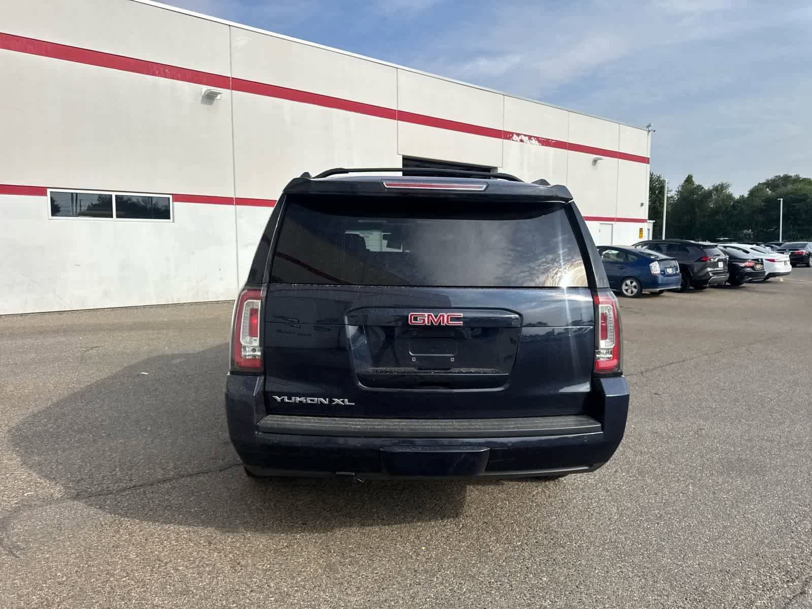 Thumbnail: 2019 GMC Yukon XL - 16